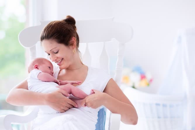 Yenidoğan Bebeğinizi İlk Kez Kucağınıza Aldığınızda Hissedeceğiniz Duygular